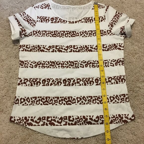 Cleo 100% Organic Cotton Leopard Print Tee - Picture 15 of 16